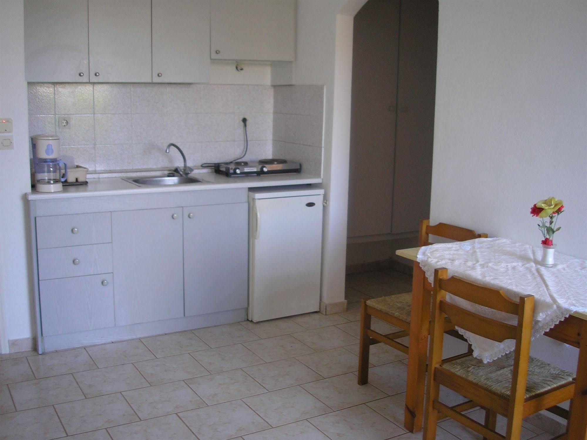 Dimitra Apartments Гувес Екстериор снимка