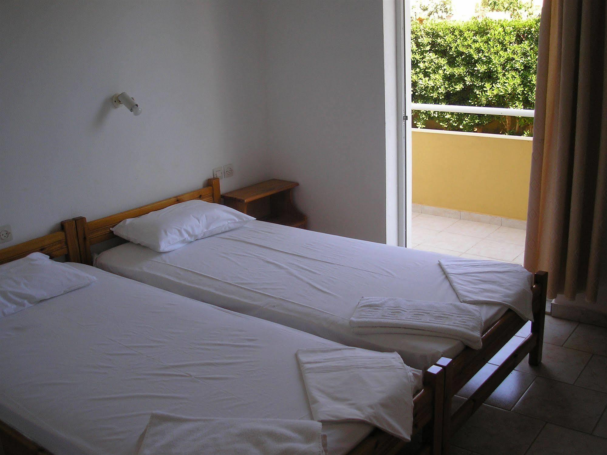 Dimitra Apartments Гувес Екстериор снимка