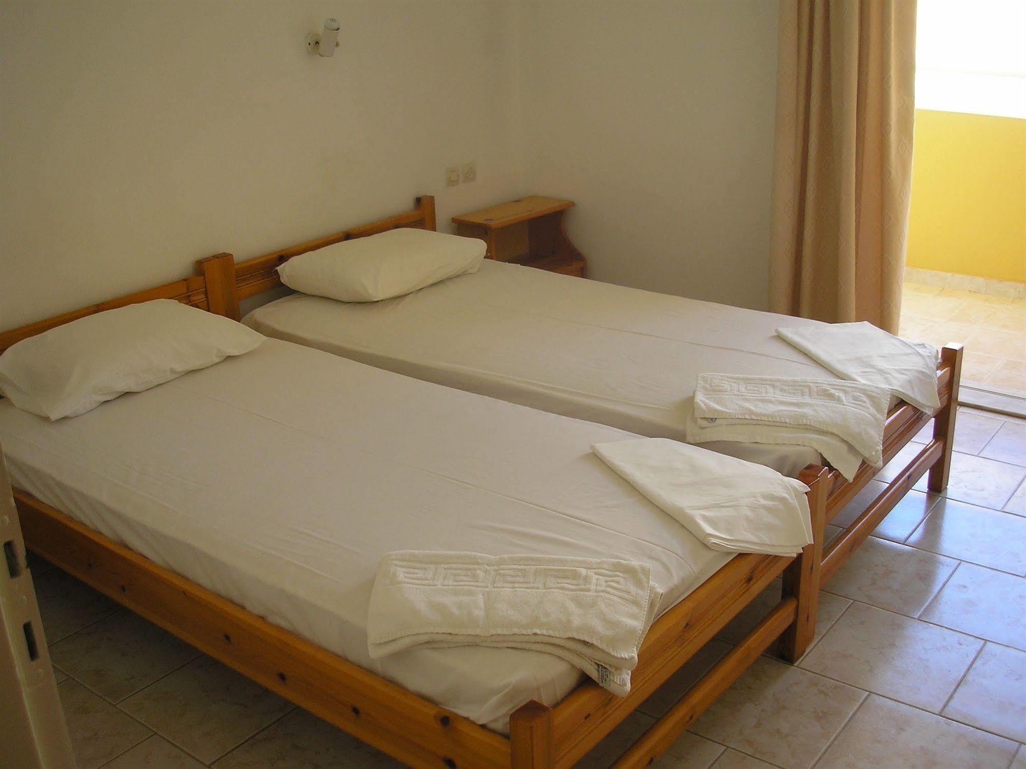 Dimitra Apartments Гувес Екстериор снимка