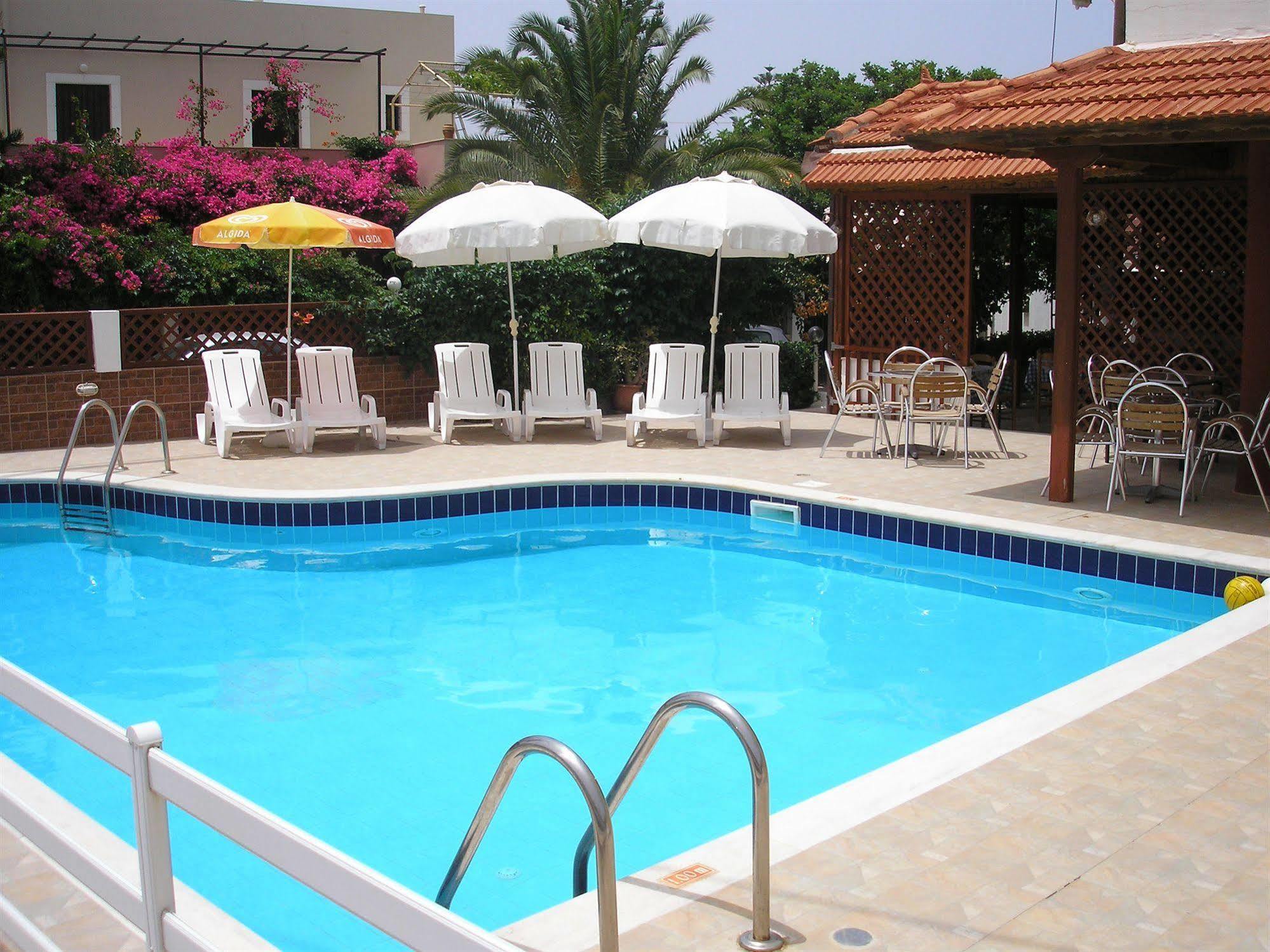 Dimitra Apartments Гувес Екстериор снимка