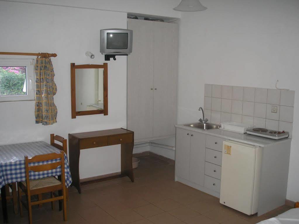 Dimitra Apartments Гувес Екстериор снимка