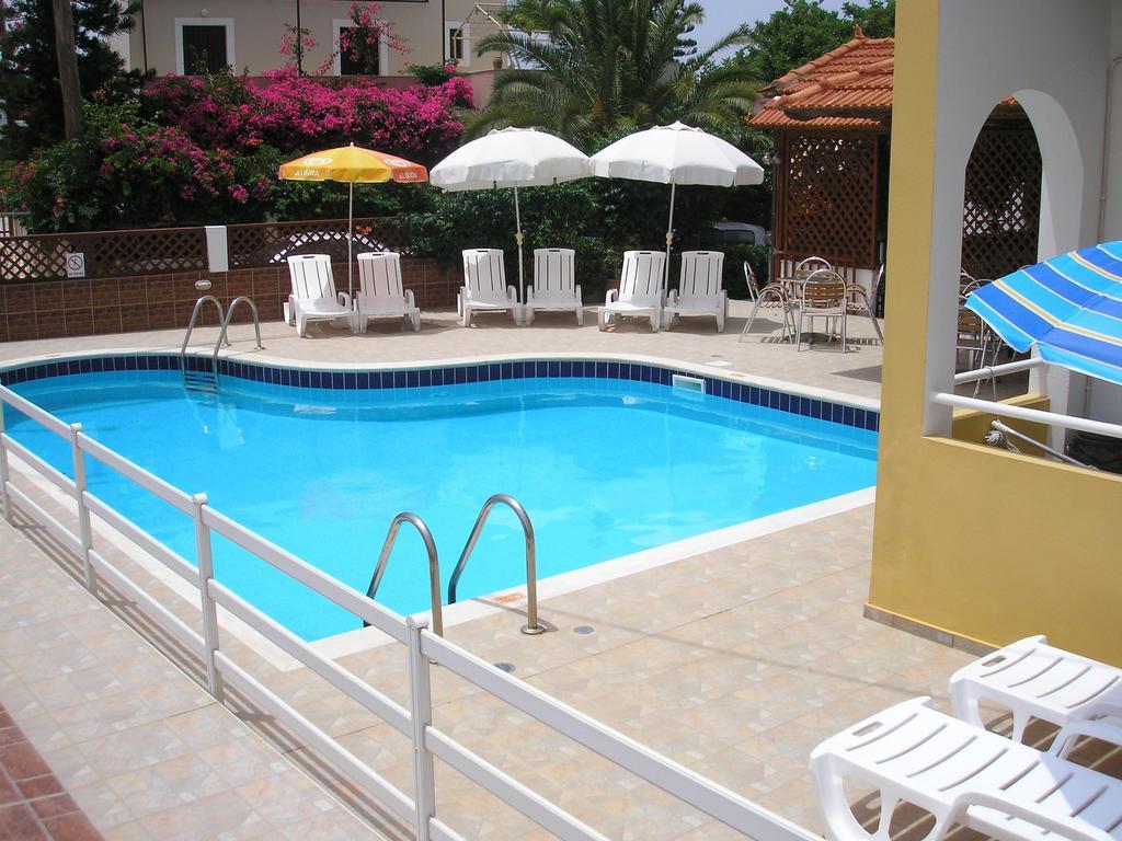 Dimitra Apartments Гувес Екстериор снимка